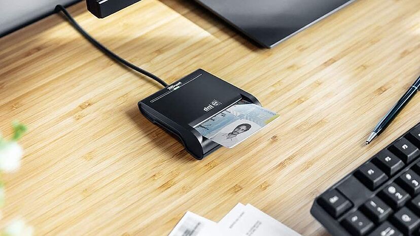 Lector de DNI electrónico + Tarjetas + SIM Sveon Negro · El Corte Inglés Lector de DNI electrónico + Tarjetas + SIM Sveon Negro · El Corte Inglés