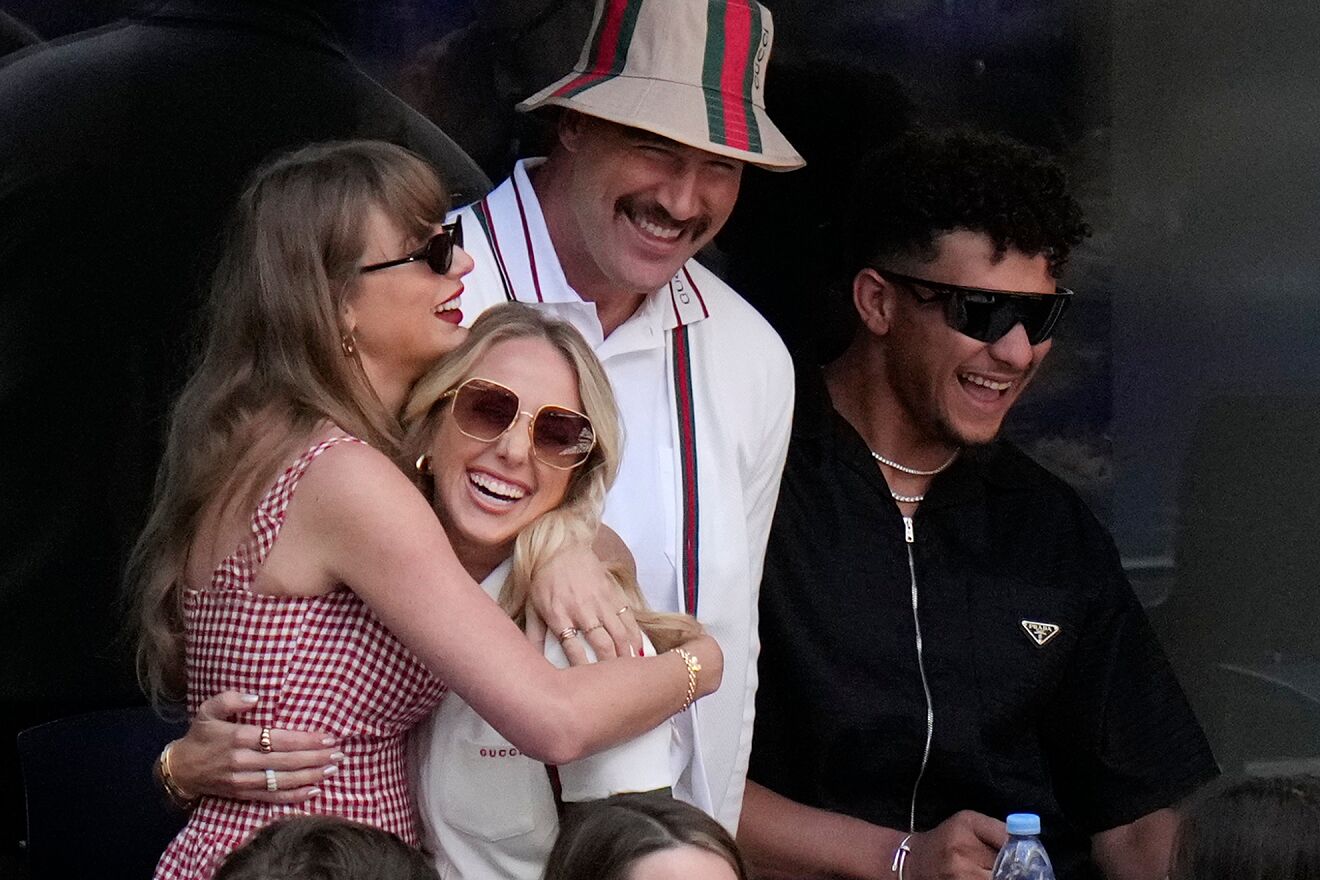 Taylor Swift, Brittany Mahomes, Travis Kelce and Patrick Mahomes at...