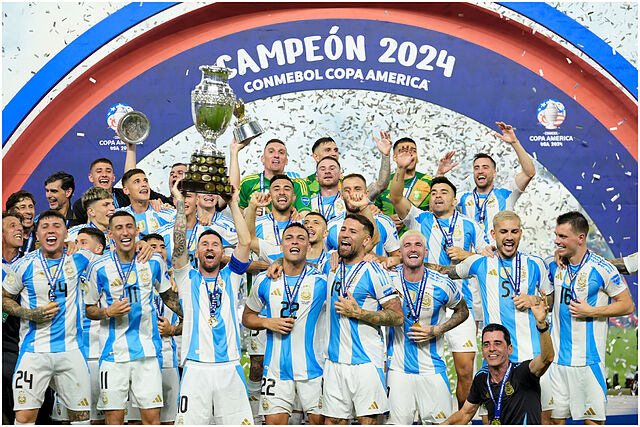 Messi levanta la pasada Copa Am�rica 2024.