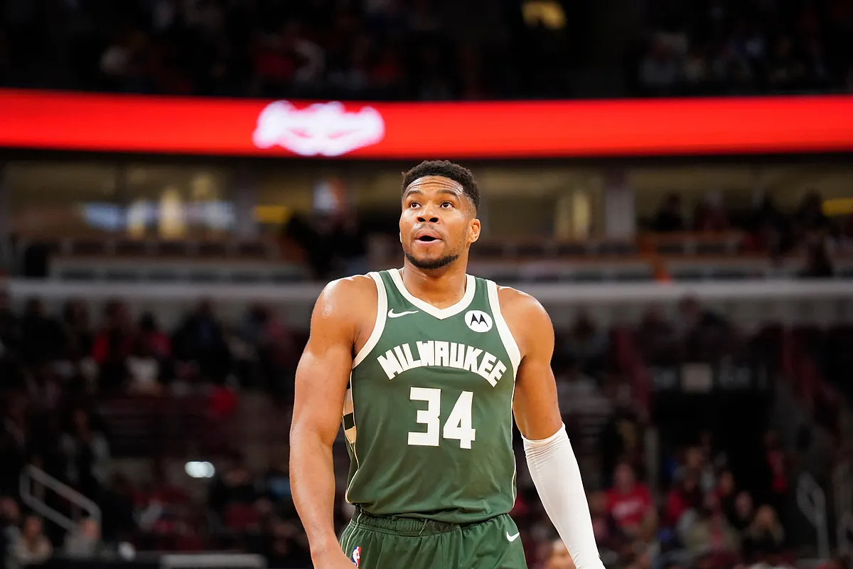 Milwaukee Bucks send clear message to Giannis Antetokounmpo with brother Alex's signing