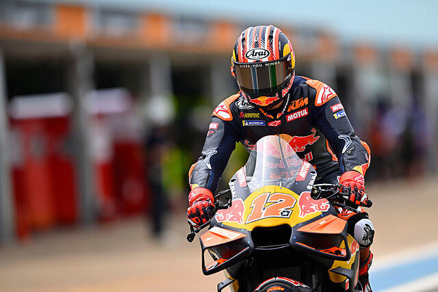 Vi�ales, en el carril de box.