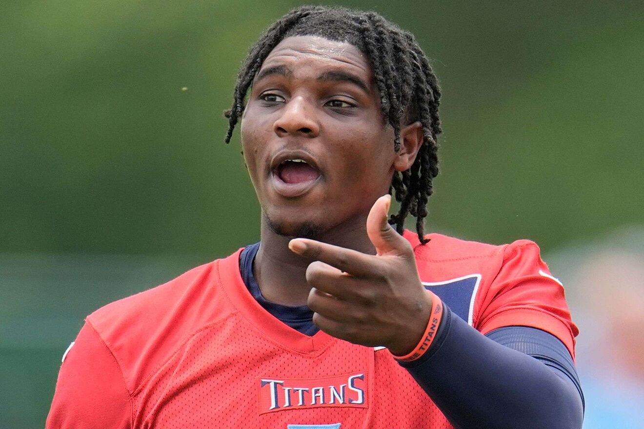 Cam Ward gets clowned by teammate as the Titans rookie shows a scary...