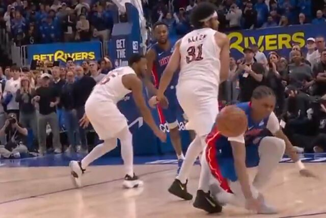 El tropez�n m�s pol�mico de los Playoffs NBA: no pitaron falta de Allen a Thompson