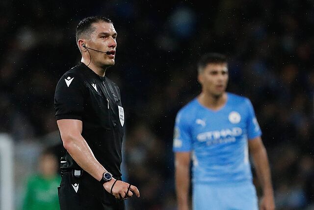 Istv�n Kov�cs en un partido de Champions