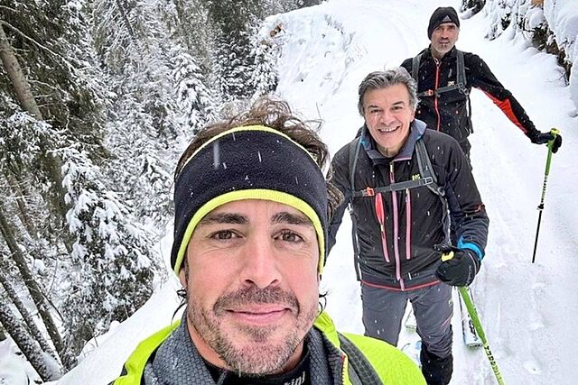 Alonso, con Fabrizio Borria y Edo Bendinelli en una pretemporada.