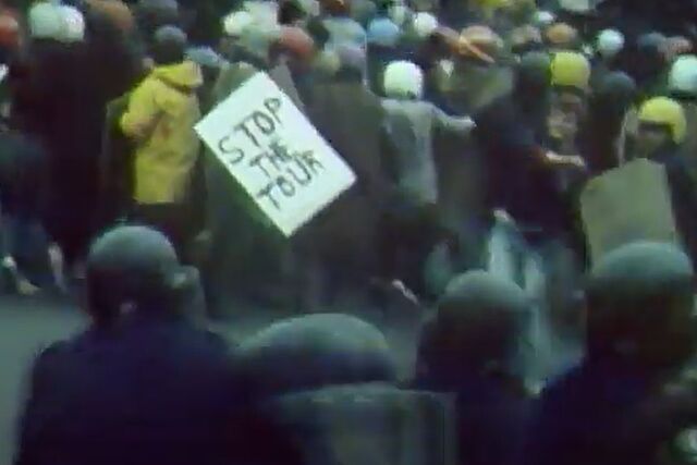 Manifestantes contra la gira de la selecci�n nacional de Rugby de Sud�frica por Nueva Zelanda en 1981