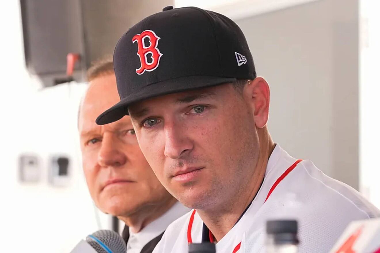 Who was the person who influenced Alex Bregman to sign with the Boston Red Sox?