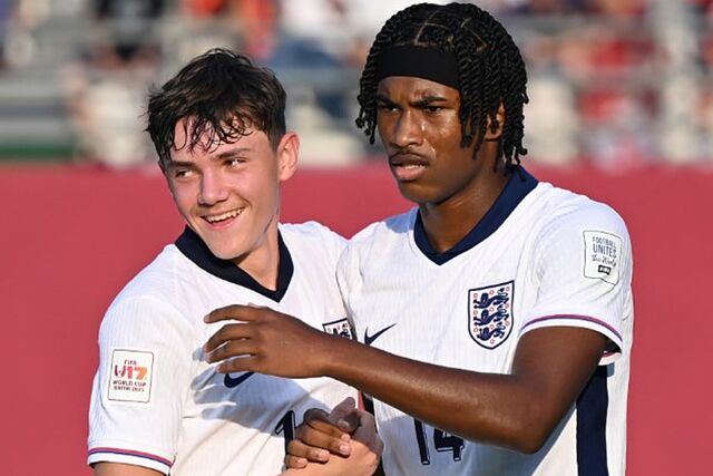 Reigan Heskey celebra su gol contra Hait�.