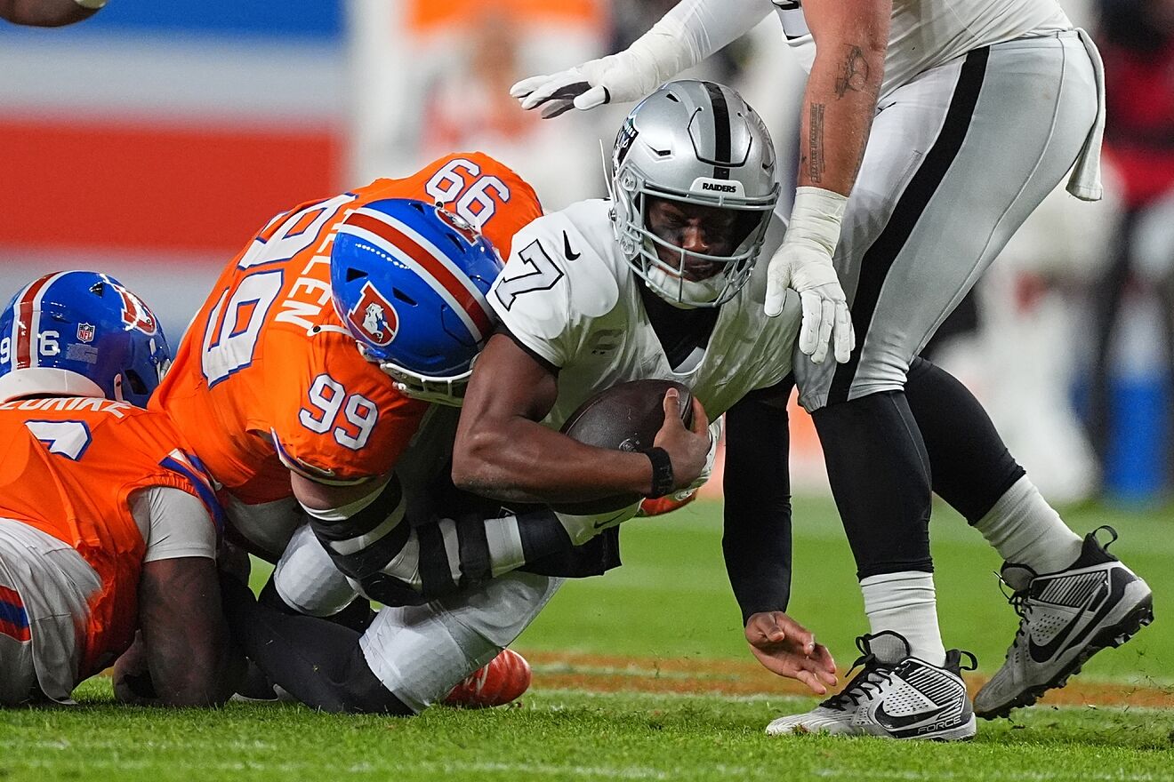 Geno Smith's grit isn't enough as Raiders fall to Broncos in another...