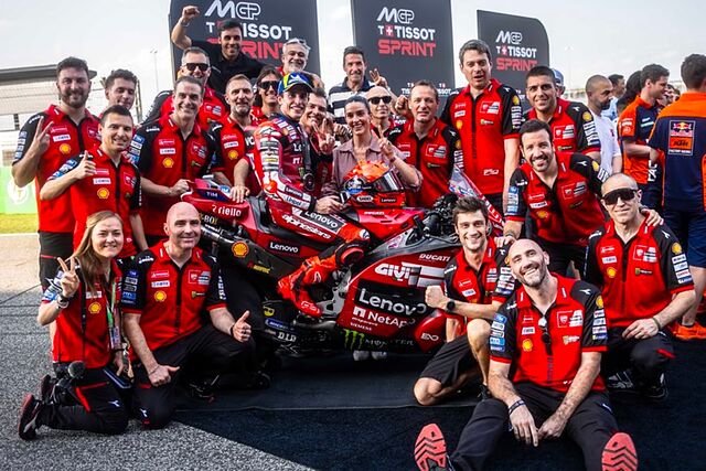 Casi todo Ducati celebra el podio de Marc M�rquez, en el Sprint.