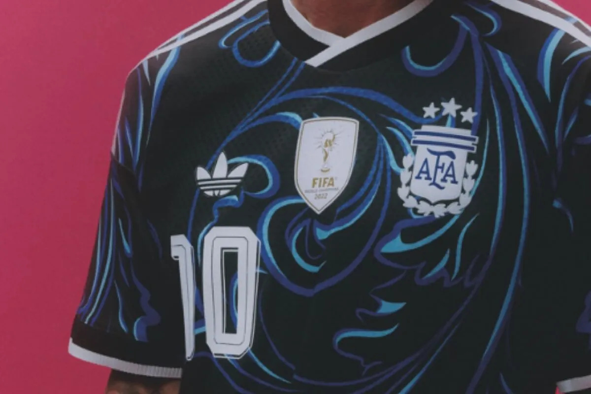 Messi shows off Argentina's new jersey that drives fans crazy