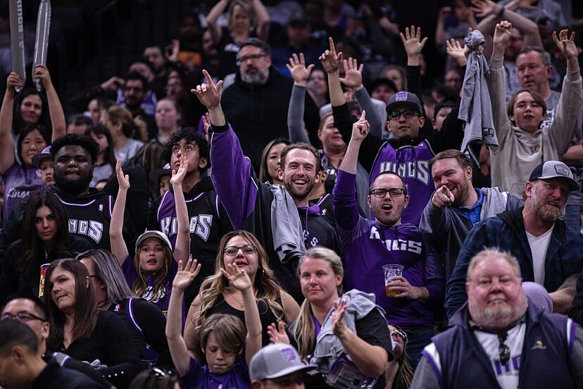 Kings fan dies in the middle of game against Pelicans: Why wasn't it called  off? | Marca