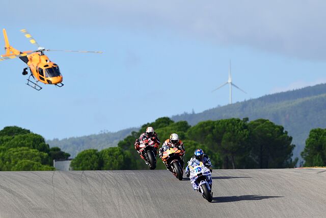 �lex M�rquez, Pedro Acosta y Marco Bezzecchi, en el Sprint de Portimao.