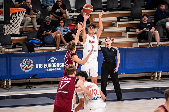 Niebla, en un partido de la selecci�n en el Europeo sub18