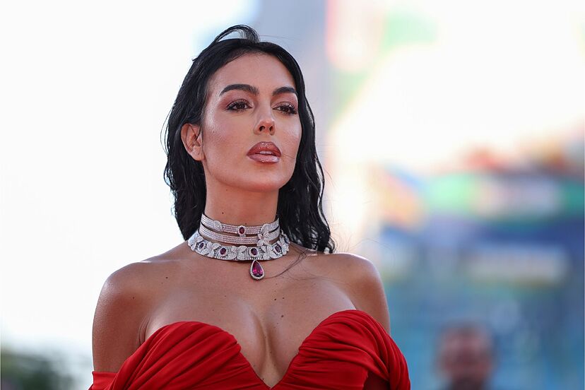georgina rodriguez red dress Georgina Rodrguez Wore Vetements & Ferragamo During Venice Film Festival