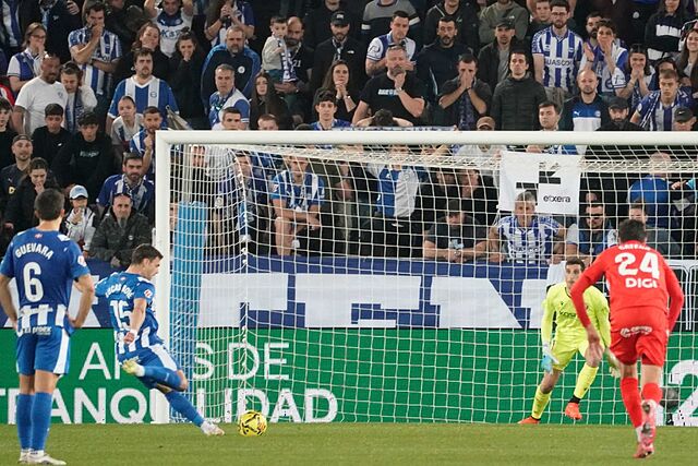 Boy� ejecuta el penalti del empate a dos