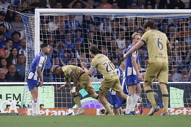 Sorriso celebra el gol al Oporto.