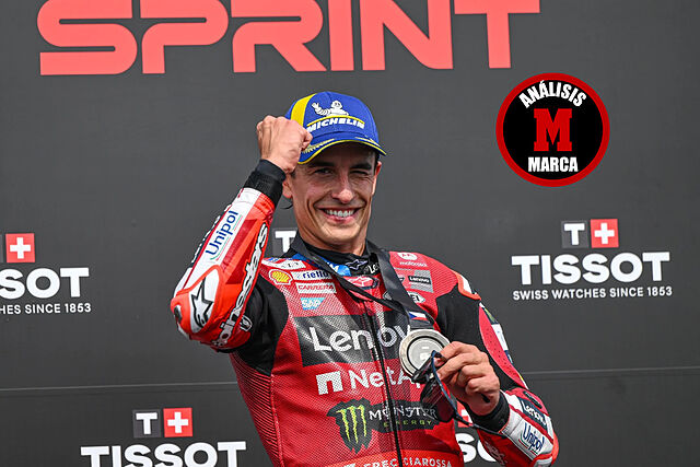 Marc M�rquez, en el podio del Sprint.