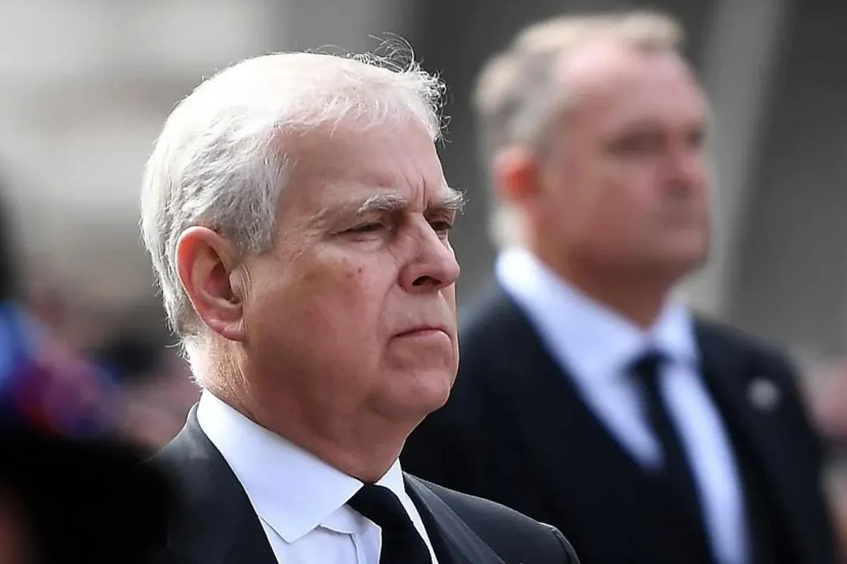 The British crown asks to eliminate the former Prince Andrew from the line of succession to the throne after his arrest for his links with Jeffrey Epstein