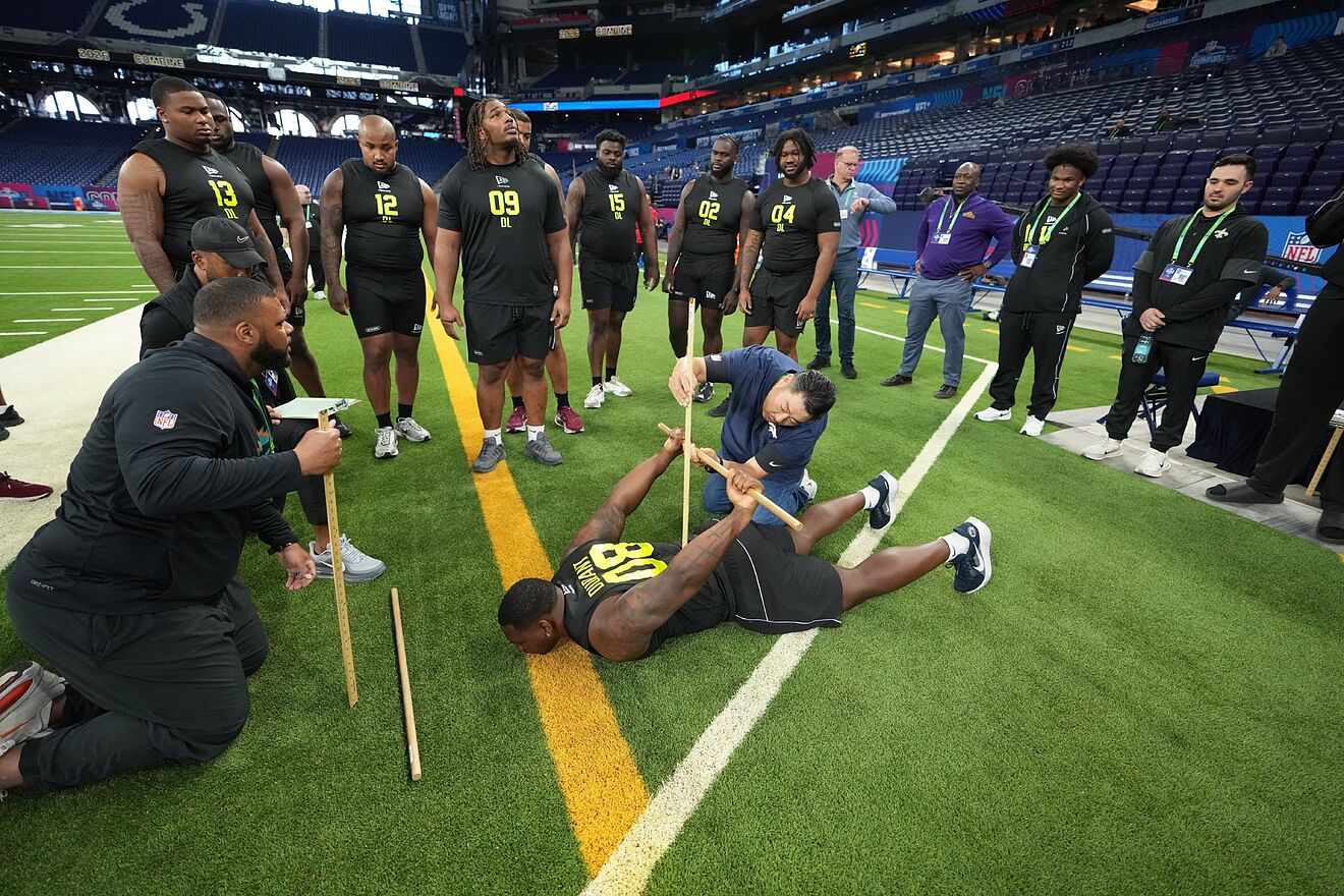 Penn State defensive lineman Zane Durant (08) runs a drill at the NFL...