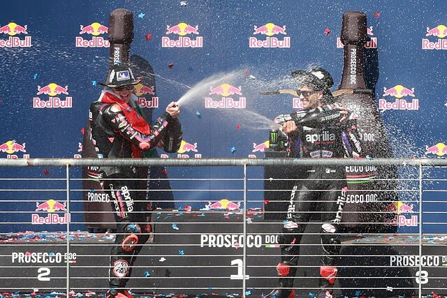 Bezzecchi y Jorge Mart�n, en el podio de Austin.