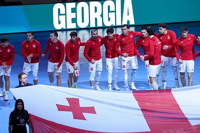 La selecci�n de Georgia antes de un partido en un Europeo.