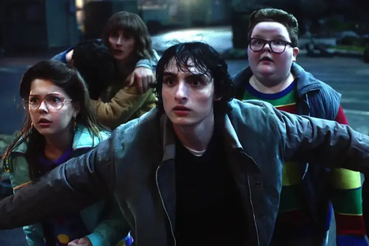 The four words Finn Wolfhard uses to describe the episodes of Stranger Things: in just one word