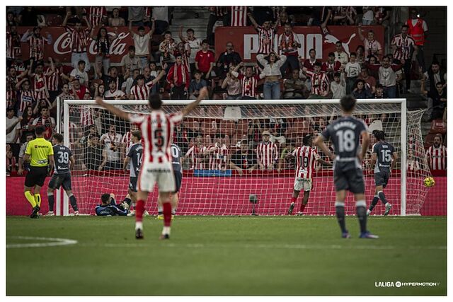 Diego S�nchez y Otero celebran que el cabezazo de Gaspar entrase en la porter�a del filial