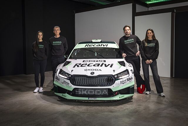 Raquel Fern�ndez, Alberto Iglesias, 'Cohete' Su�rez y Nuria Pons, en la presentaci�n del equipo Skoda Recalvi.