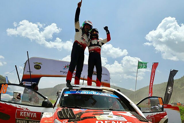 Katsuta celebra el triunfo.