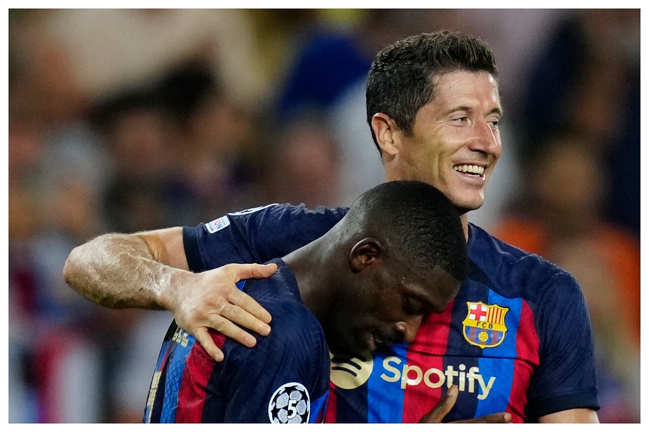 Demb�l� y Lewandowski despu�s de marcar un gol.