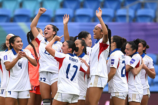 Las jugadoras de Filipinas celebran su clasificaci�n para el Mundial de 2027