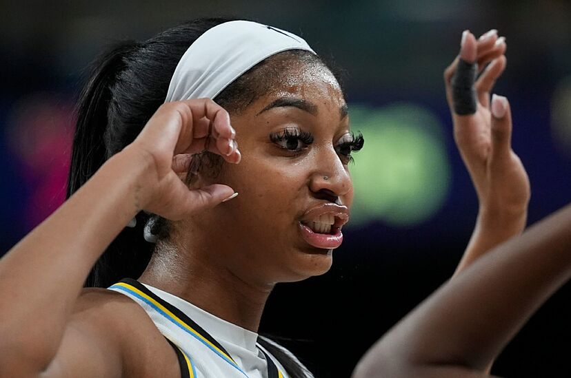 Angel Reese explodes with jealousy over the attention Caitlin Clark has  received in the WNBA | Marca