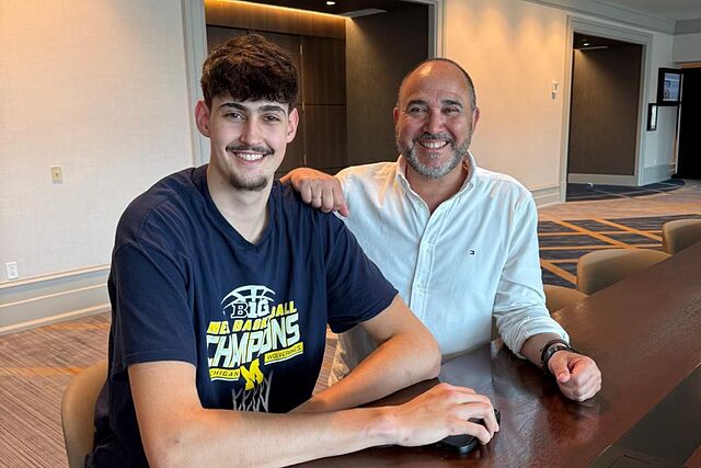 Mara y Mateo, antes del partido de las semifinales de la F4 de la NCAA.