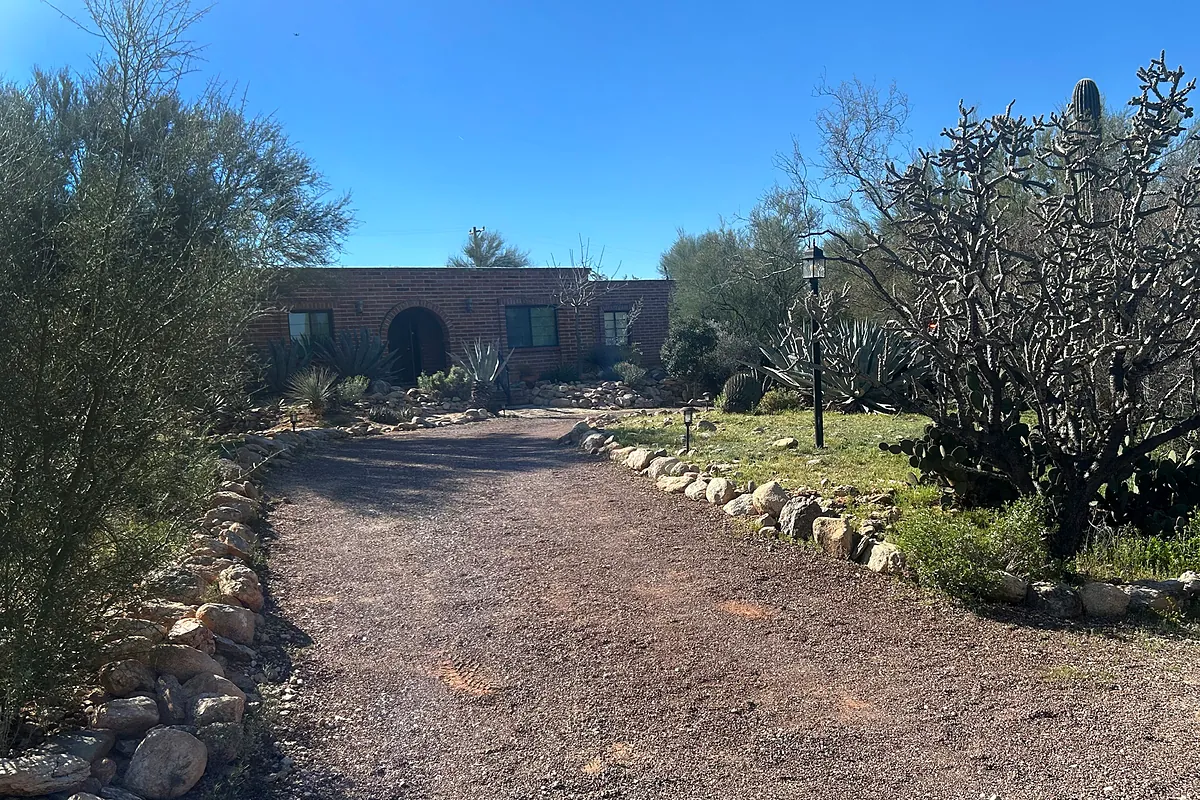 An Arizona couple discovers a new clue that may help find Nancy Guthrie