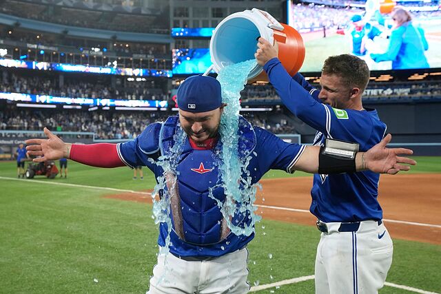 Kirk, Vlad, and the Jays obliterate the Yankees in ALDS opener