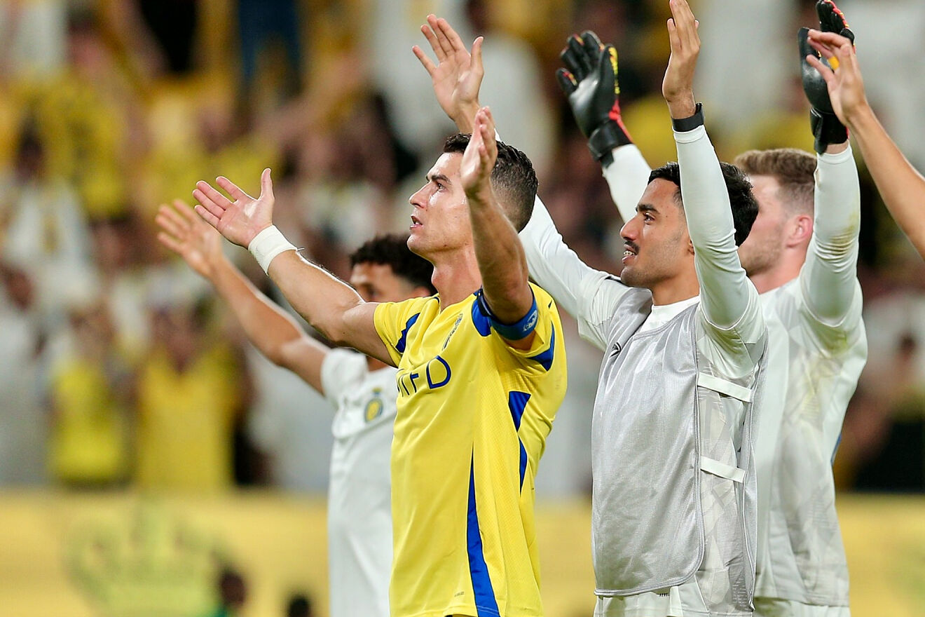 Al Nassr players celebrate with fans