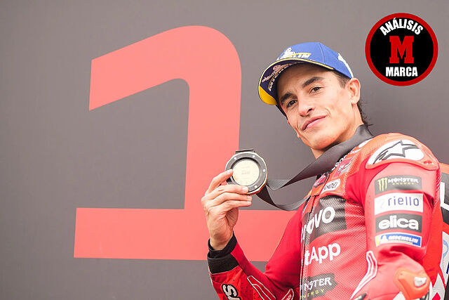 Marc M�rquez, con su medalla, en Balaton Park.