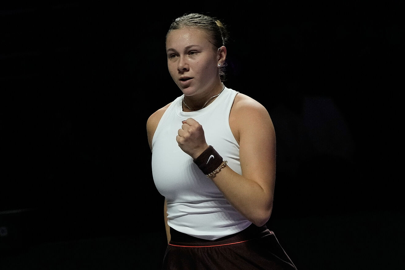 American Tennis Sensation Amanda Anisimova Causes Fan Frenzy With american-tennis-sensation-amanda-anisimova-causes-fan-frenzy-with