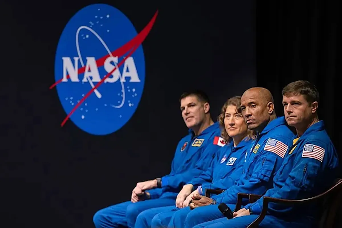 What is the objective of the Artemis II mission? The purpose of traveling to the moon in 2026