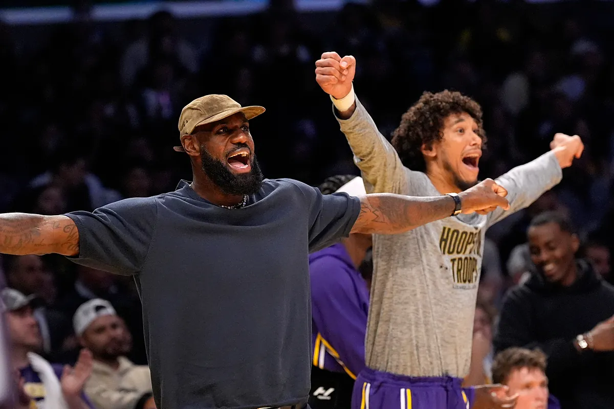 Colin Cowherd tells LeBron James to "fall in line or leave" amid Lakers  contract speculation | Marca
