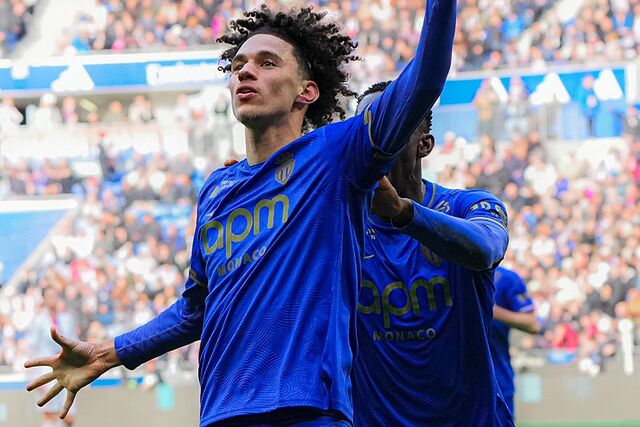 Akliouche marca para el Monaco en Lyon.