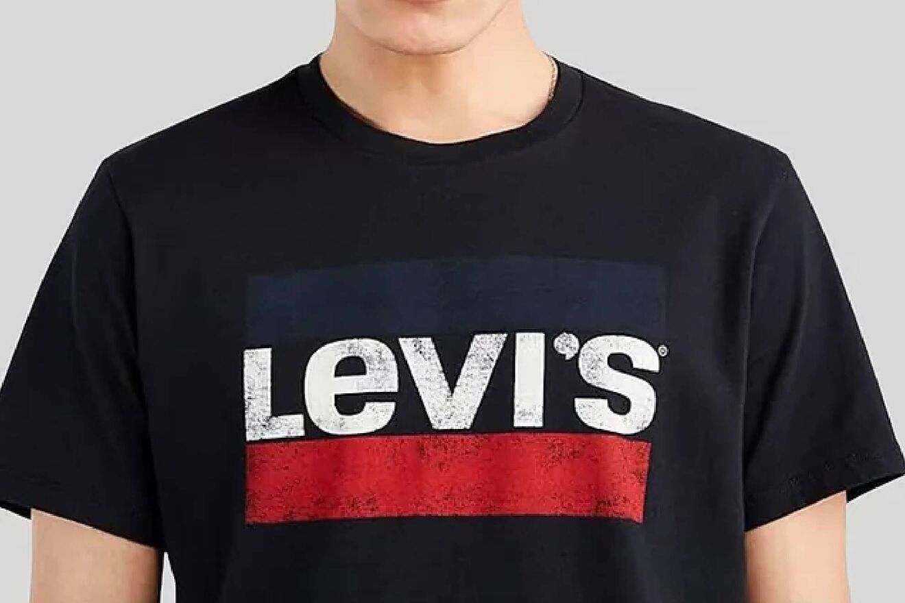 Levi's rebaja sus productos con descuentos en camisetas, polos, vaqueros...