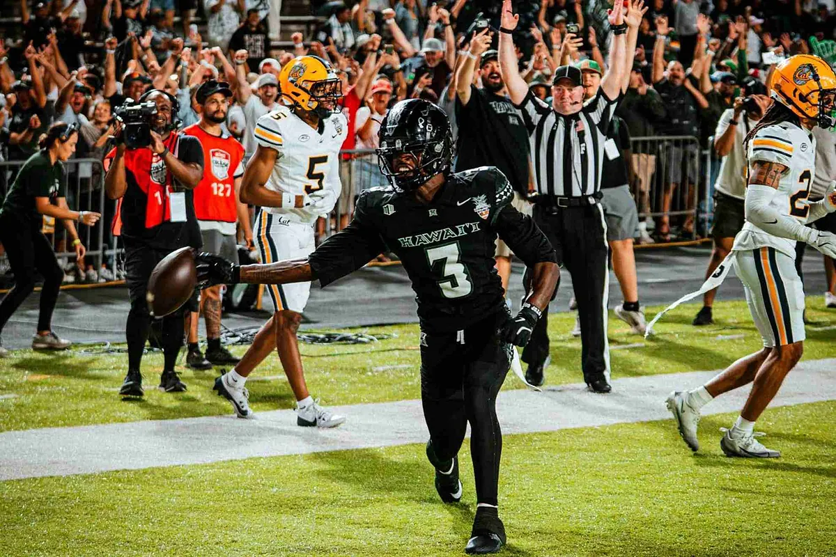 The Hawaii Bowl turned into a Christmas Eve brawl that involved California