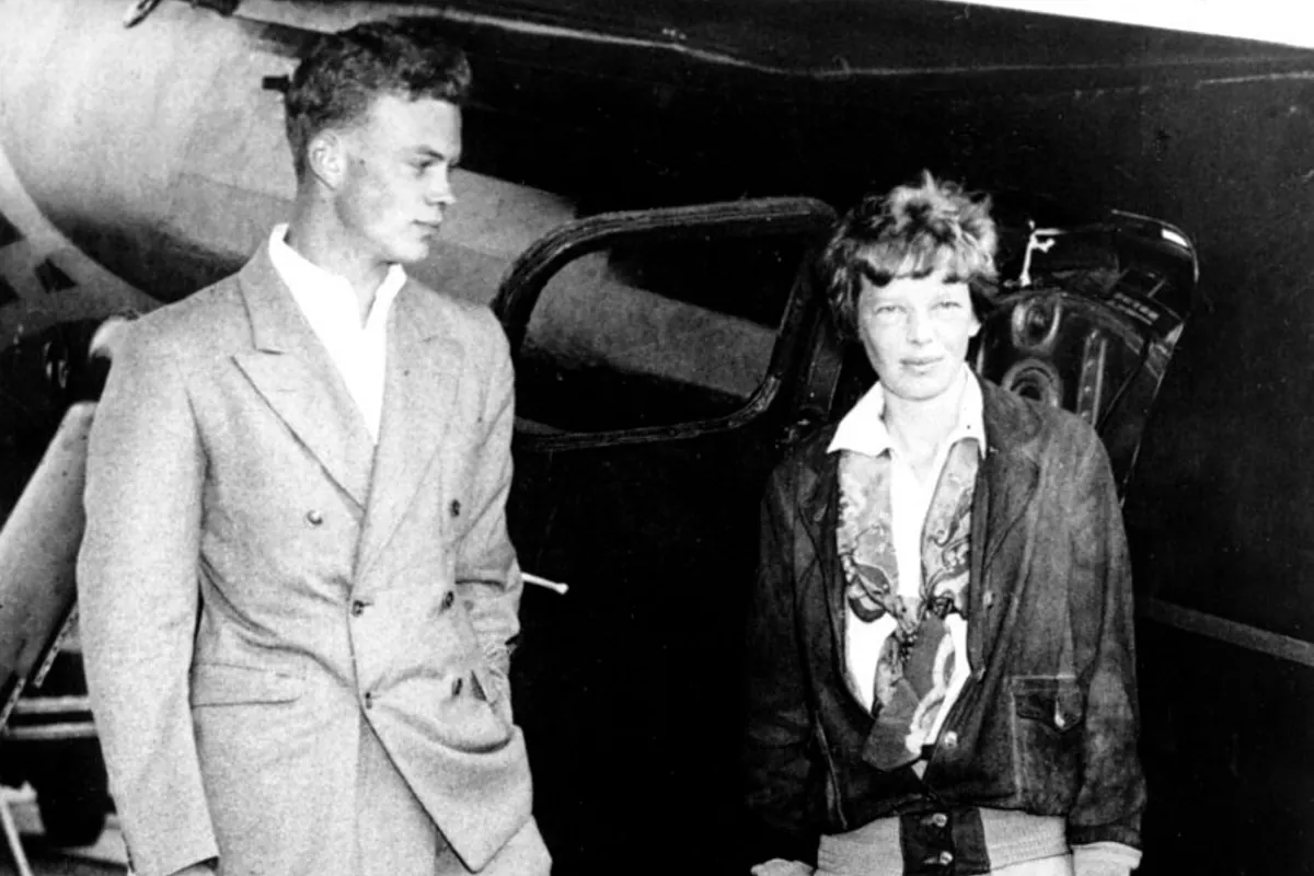 Missing Amelia Earhart plane: pilot says he found it on a remote Pacific island