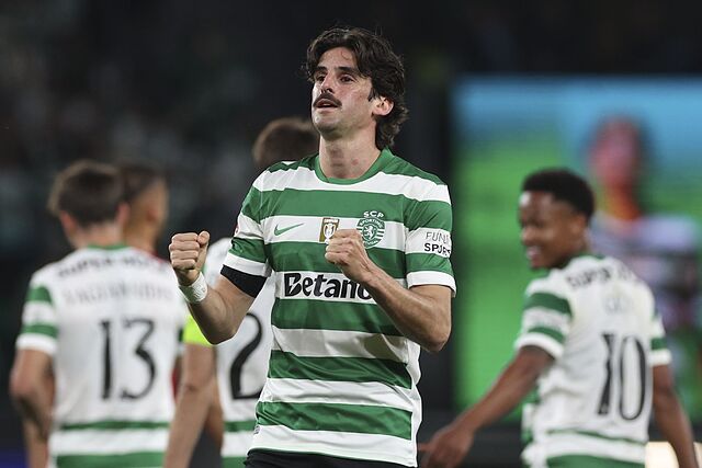 Trincao festeja su gol contra el Santa Clara