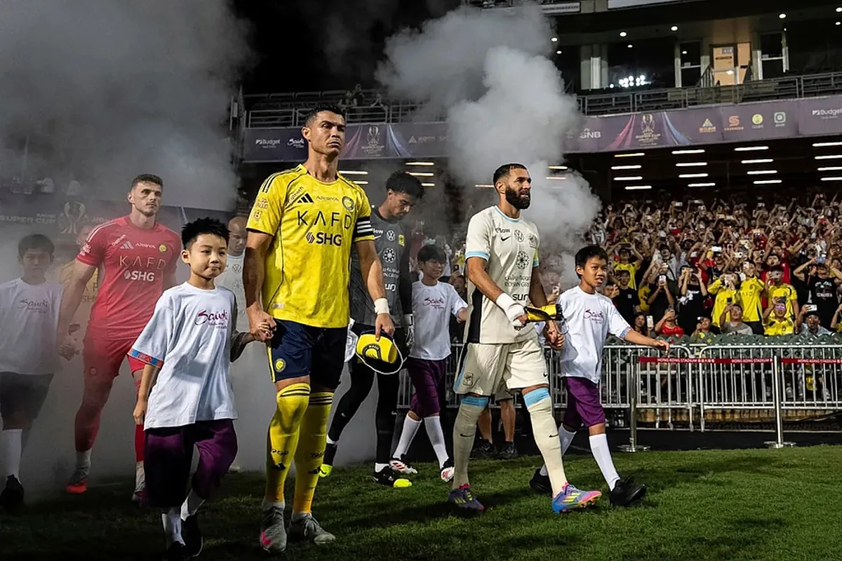 Al Hilal signs Karim Benzema and puts Al Nassr's Cristiano Ronaldo on alert