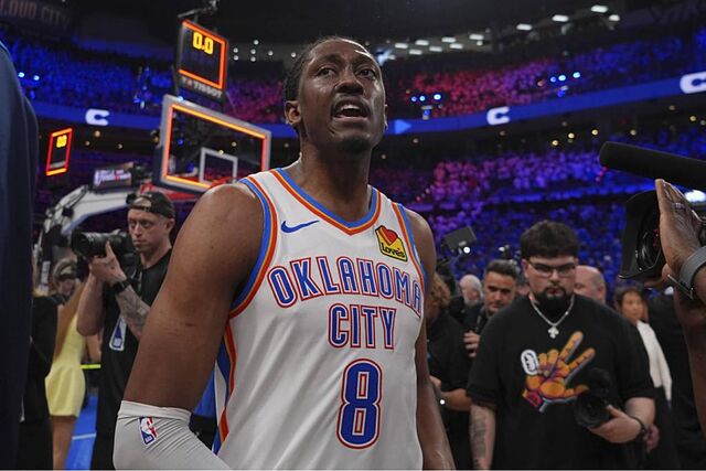 Jalen Williams, el mejor de los Thunder, euf�rico al acabar el partido.