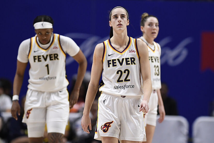 Caitlin Clark steals the spotlight from Unrivaled as league ratings disappoint despite Angel Reese's presence | Marca
