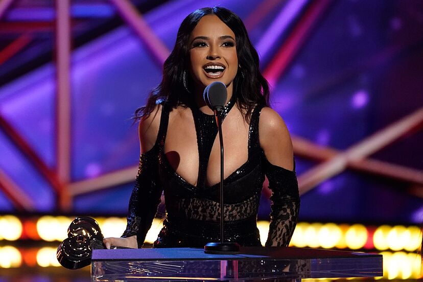 Becky G walks carpet alone at 2023 iHeart Radio Music Awards amid fianc's  cheating scandal | Marca